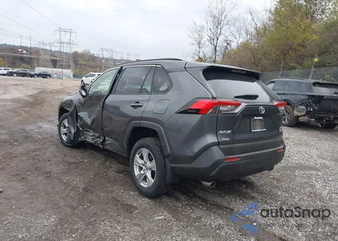 2019 Toyota Rav4 Xle z USA, uszkodzony, nr VIN JTMP1RFV5KD515638